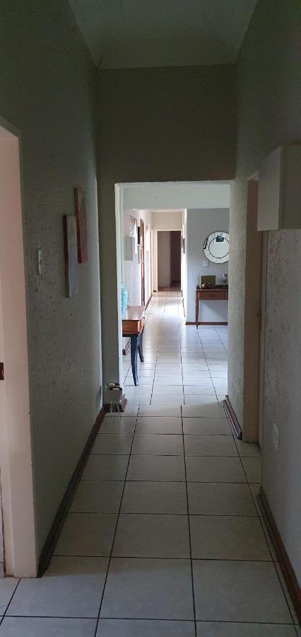 Life Tours & Accommodation Boksburg Eksteriør bilde