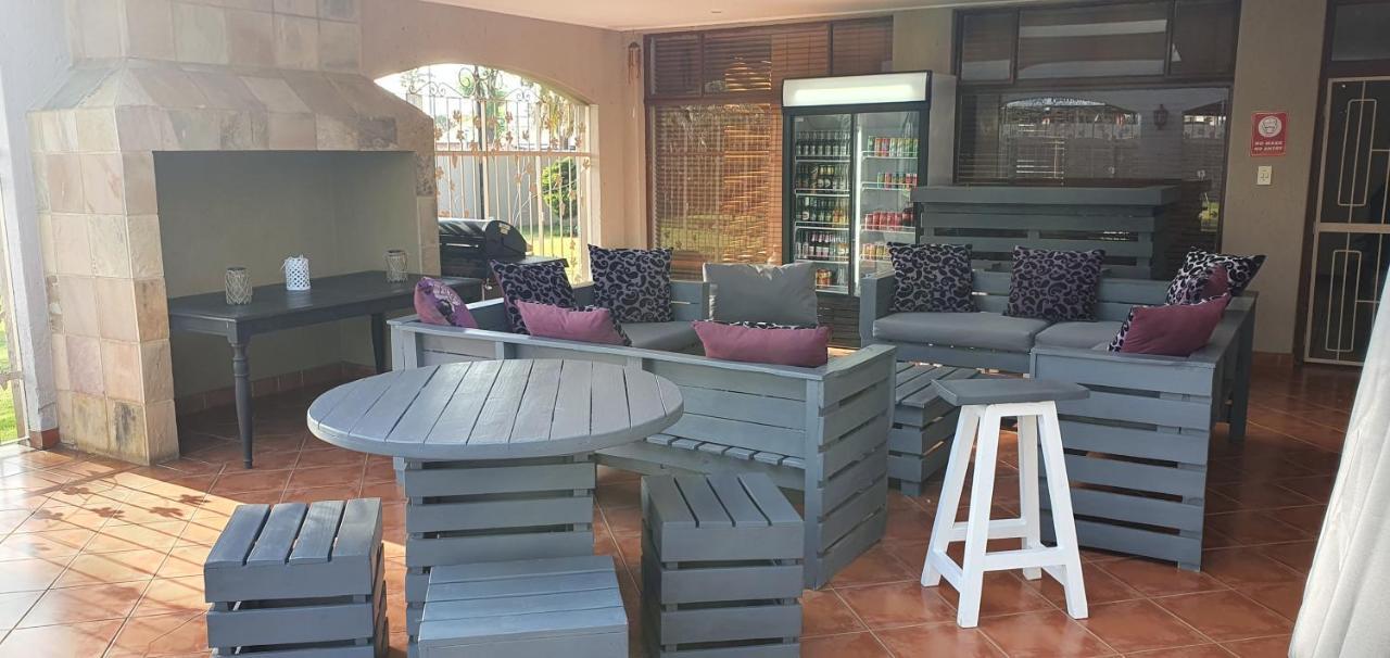 Life Tours & Accommodation Boksburg Eksteriør bilde