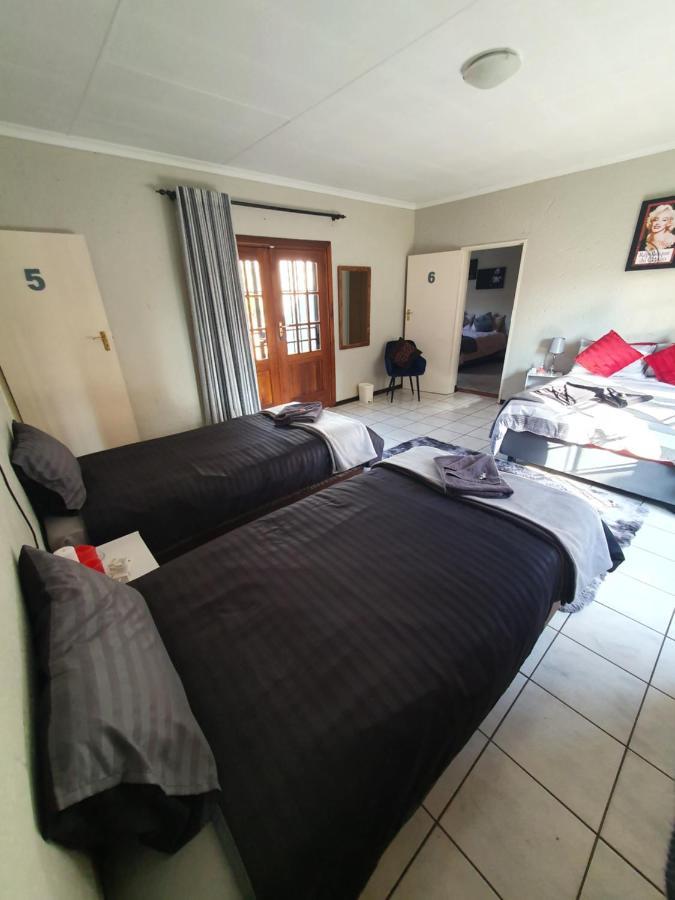 Life Tours & Accommodation Boksburg Eksteriør bilde