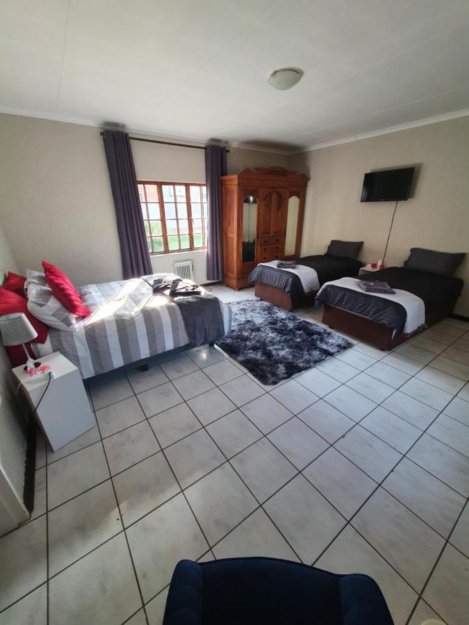 Life Tours & Accommodation Boksburg Eksteriør bilde
