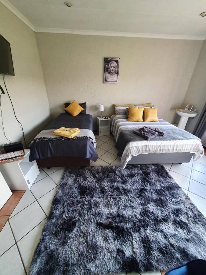 Life Tours & Accommodation Boksburg Eksteriør bilde