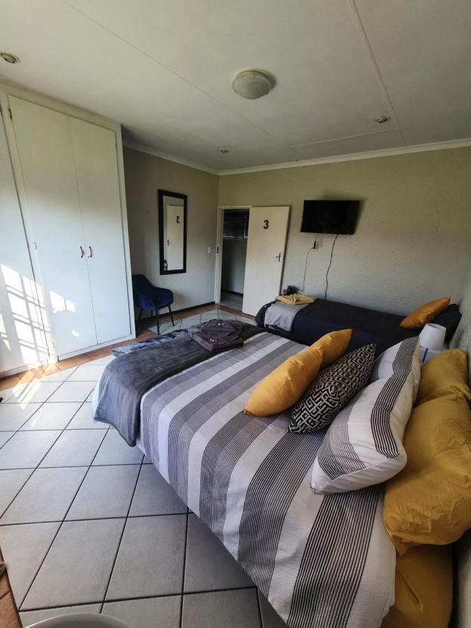 Life Tours & Accommodation Boksburg Eksteriør bilde