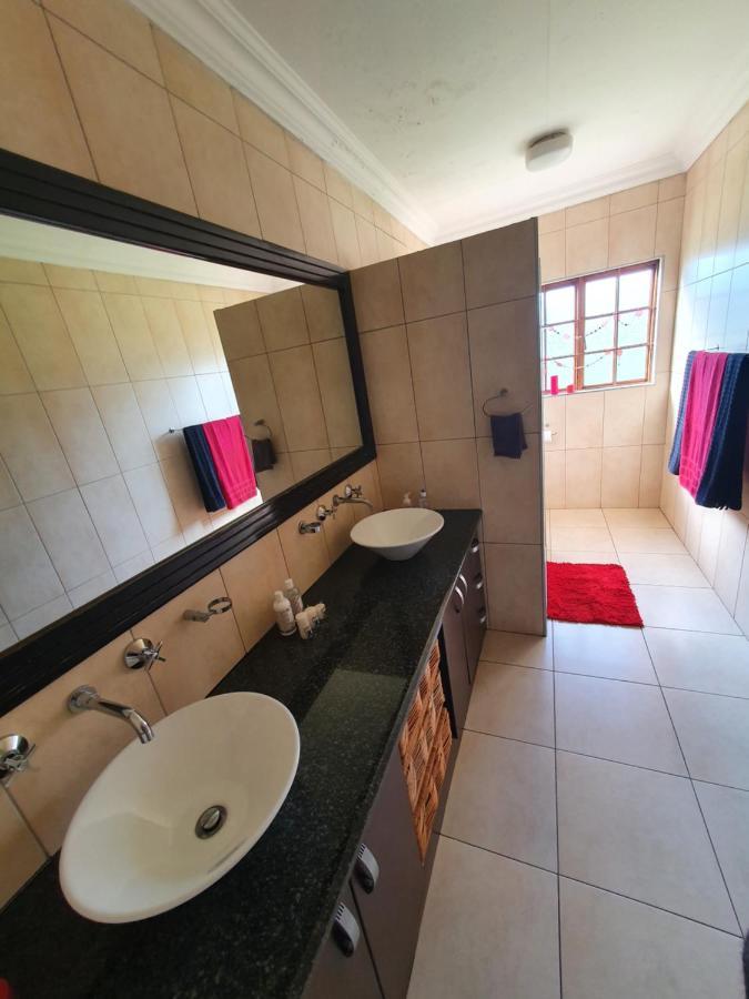 Life Tours & Accommodation Boksburg Eksteriør bilde