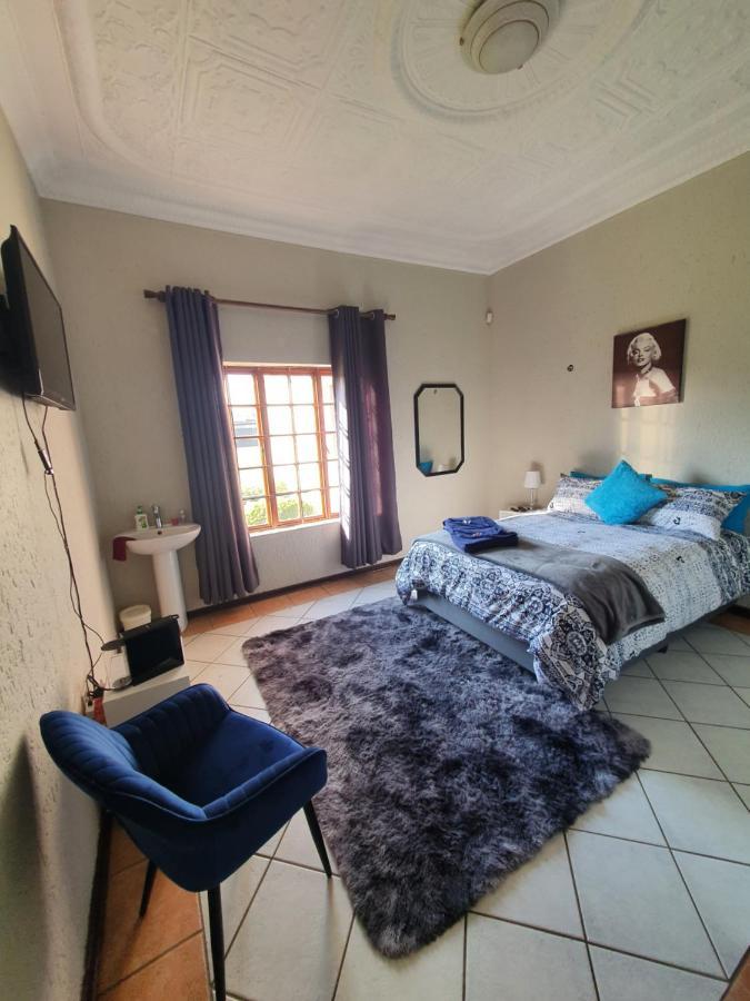 Life Tours & Accommodation Boksburg Eksteriør bilde