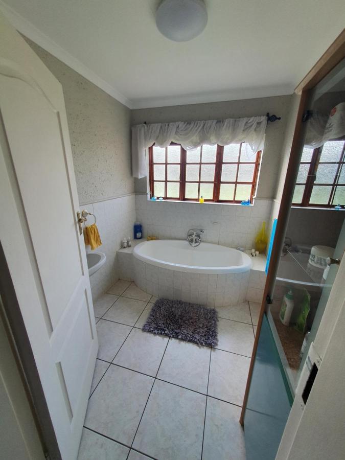 Life Tours & Accommodation Boksburg Eksteriør bilde