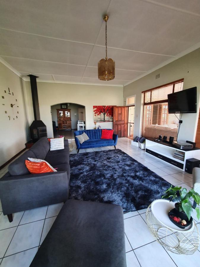 Life Tours & Accommodation Boksburg Eksteriør bilde