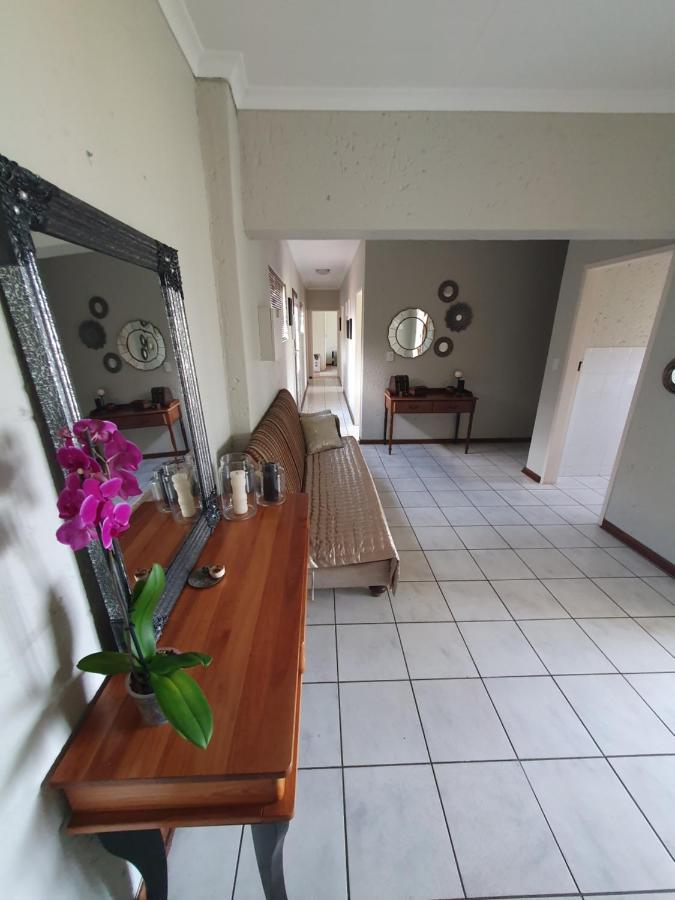 Life Tours & Accommodation Boksburg Eksteriør bilde