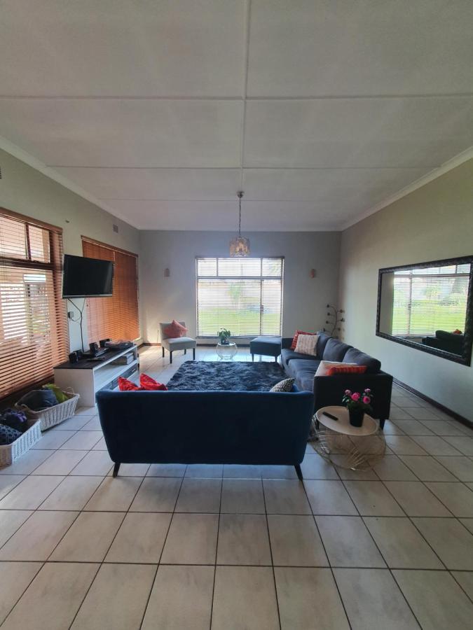 Life Tours & Accommodation Boksburg Eksteriør bilde